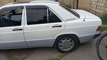 kia cerato stop: Mercedes-Benz 190E (W201) sedan - Kuzov: ağ rəng, 4 qapılı, klassik — 2