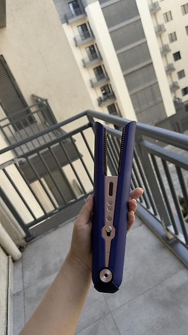 Dyson 
С коробкой и чехлом состояние отличное 
Возможен торг — 3