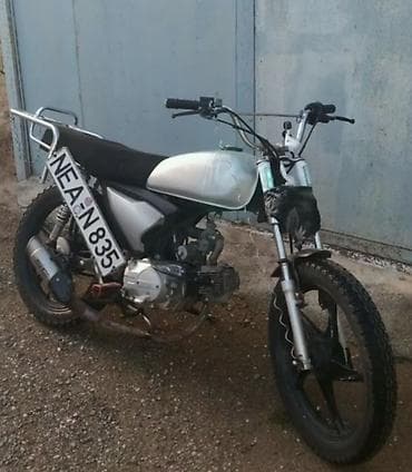 Scooter tipli kiçikhəcmli motosiklet - Yanacaq növü: benzin -