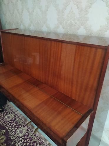 tar qabı: Upright pianino - Korpus: parlaq laklı ağac örtüyü, klassik dizayn - — 3