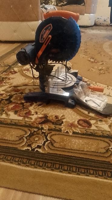 Qaynaq, svarka aparatları: Kəsim mişi – süngərli qoruyucu qapaqlı, dönər stollludur Məhsul — 4