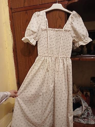 Açıq krem rəngində, xırda bənövşəyi çiçək naxışlı yay donu. - Model lalafo.az -da Açıq krem rəngində, xırda bənövşəyi çiçək naxışlı yay donu. - Model