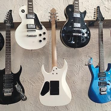 gitara haqqinda melumat: Elektro-gitara Smiger S-G5 Simlərin sayı: 6 Üst: Cökə ağacı Qol — 2
