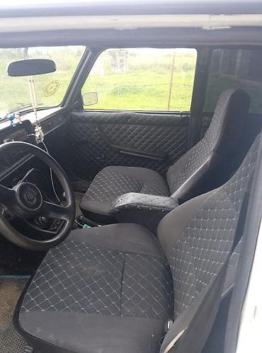 volkswagen polo v: Avtomobil: Lada (VAZ) 2107, ağ rəng Kuzov: sedan, 4 qapı Yan şüşələr — 5