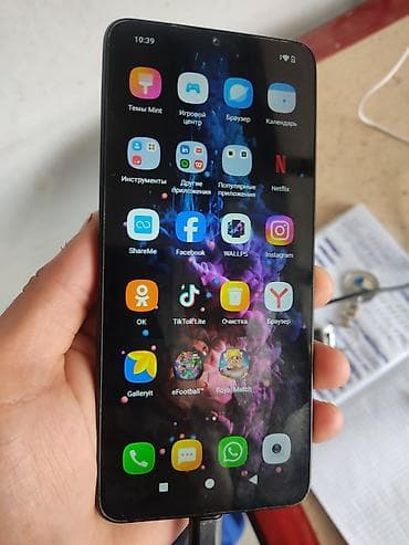 Redmi smartfon Xüsusiyyətler 64 yaddas Qeydiyatsizdi barter olunur