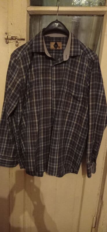 Köynək az geyilib səliqəli galib