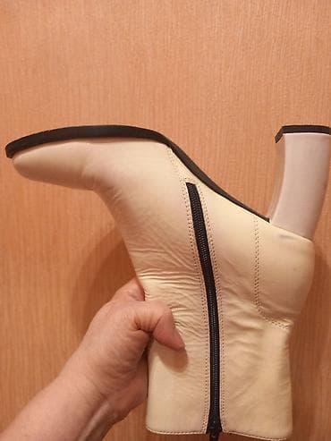 deri canta: Məhsul: Qadın ayaqqabısı – krem rəngdə qısa çəkmə - Material: Üst — 5