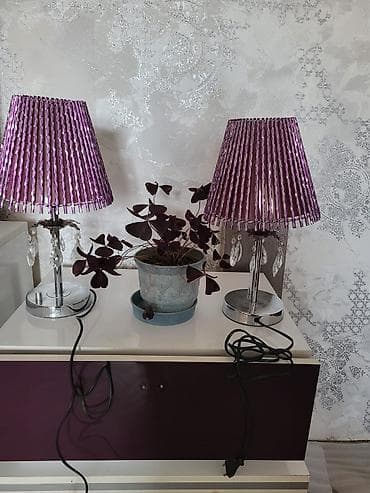 abajur: Cüt masaüstü dekorativ lampa. Lampalar bənövşəyi rəngli, zolaqlı və — 1