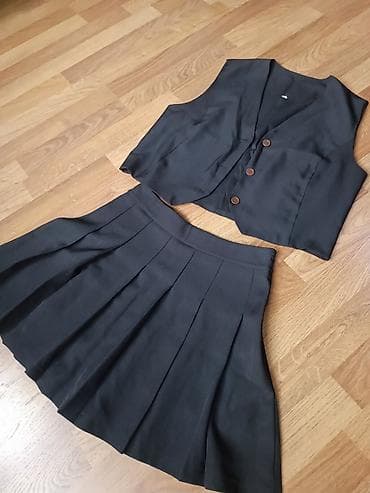 S-M razmerə uyğundur. Əynində çox gözəl qalır. Cəmi 2 3 dəfə geyinilib lalafo.az -da S-M razmerə uyğundur. Əynində çox gözəl qalır. Cəmi 2 3 dəfə geyinilib