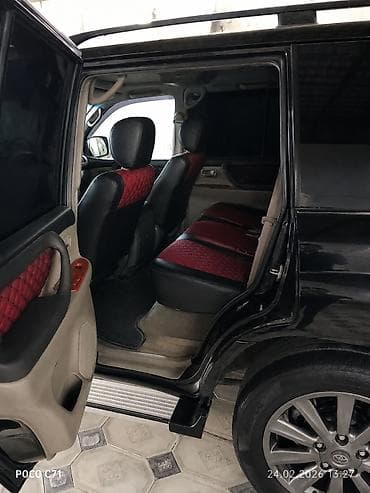 suzuki grand vitara: Toyota Land Cruiser: 4.5 l | 2006 il Ofrouder/SUV — 7