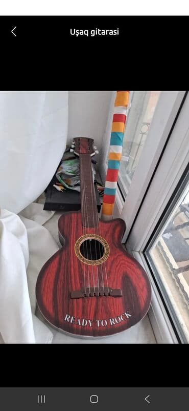Akkordeonlar: Bu, uşaqlar üçün hazırlanmış qırmızı rəngli akustik gitaradır — 4