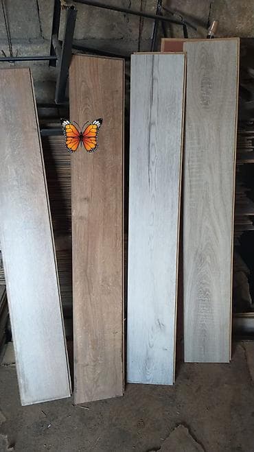 islenmis unitaz: Laminat döşəmə taxtaları - Ümumi sahə: 900 kv.m - Qiymət: 1 kv.m – — 1