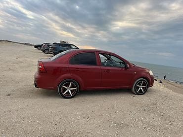 padpres satisi: Chevrolet Aveo LS sedan - Kuzov: 4 qapılı sedan, albalı/qırmızı rəng — 4