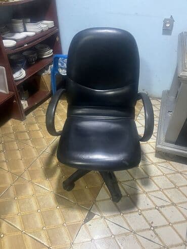 Ofis masaları: Təkərli, Qolları tənzimlənmir, Süni dəri — 2