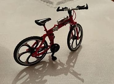 velosiped matoru: Qırmızı rəngdə mini velosiped modeli – dekor və kolleksiya üçün — 8