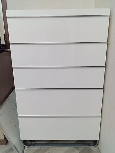 Paltar şkafı
300 manata alınıb