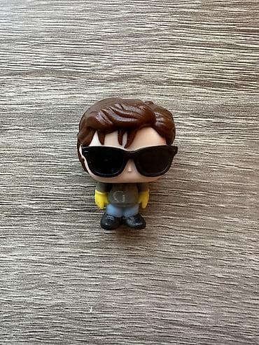 Mini vinil fiqur – kolleksiya üçün - Material: sərt vinil/plastik -