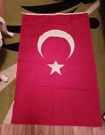 bayraq satışı: Böyük ölçüdə Türkiyə bayrağı satılır. Tamamilə yenidir, heç bir yerdən — 2