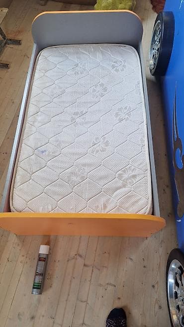 Uşaq çarpayısı – maşın dizaynlı - Rəng: mavi gövdə, təkər görünüşlü