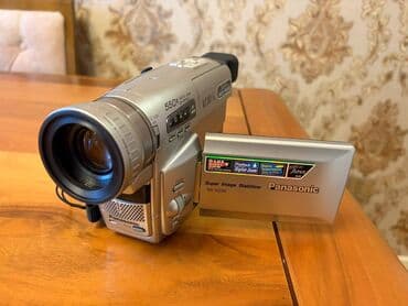 retro ev telefonu: Panasonic VHS-C video kamera - tam işlək Panasonic VHS-C video kamera — 2