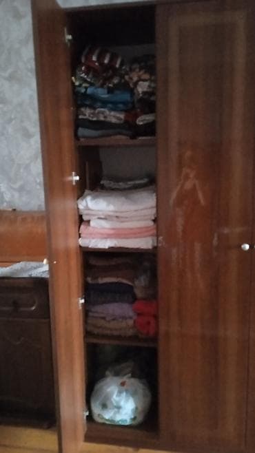 yellenen stullar: Üç qapılı paltar şkafı - Material: ağac/taxta üzəri ağac naxışlı — 2