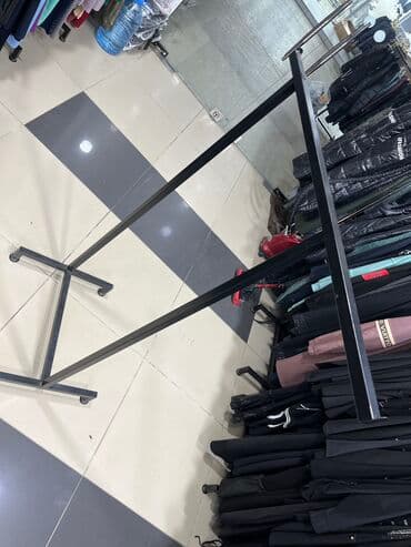 вешалку для одежды: Vitrin
Uzunlugu 1 m, hündürlüyü 135 sm
5 ədəd var — 2