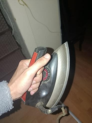 Аристоны: Məhsul: Elektrik ütü Təsvir: - Klassik tip elektrik ütü - Termostatlı — 1