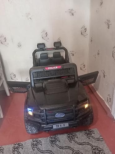Uşaq üçün elektrikli polis maşını 2 aydi alinib 500 alınıb 300 satılır — 2