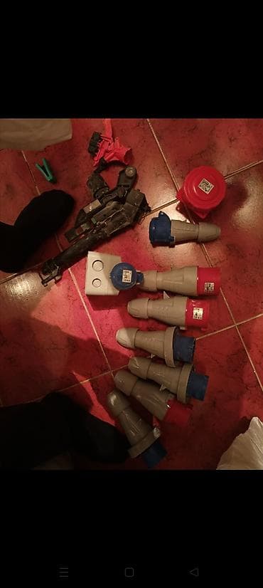 Sənaye tipli elektrik bağlantı avadanlıqları dəsti Tərkib: - CEE/IEC