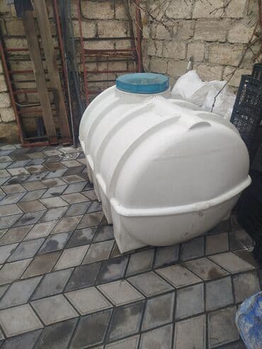 Бочки: Ağ rəngli plastik su çəni

satılır — 1