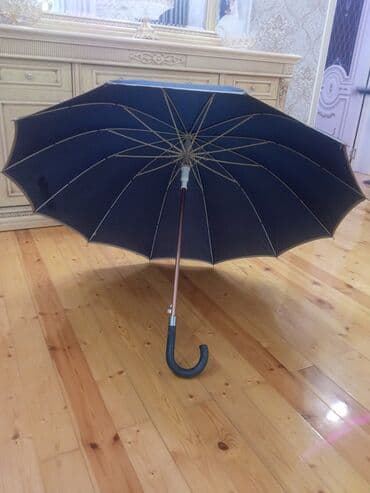 dian: Çətir böyük və möhkəmdir.tezedir.xaricden baha alinib.hec — 2