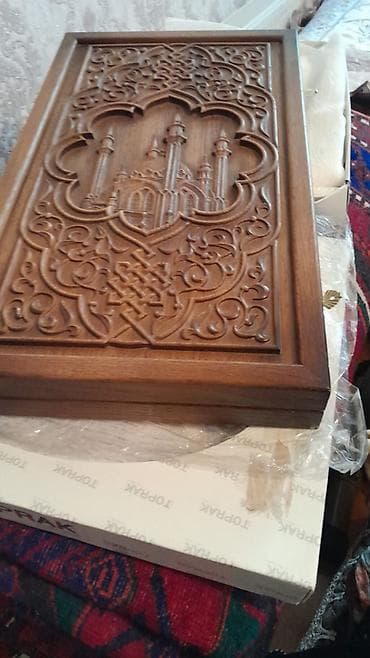 böyük şahmat taxtası: Ağacdan oyma nərd dəsti 2 ədədir - Material: təbii ağac (şəffaf lakla — 2