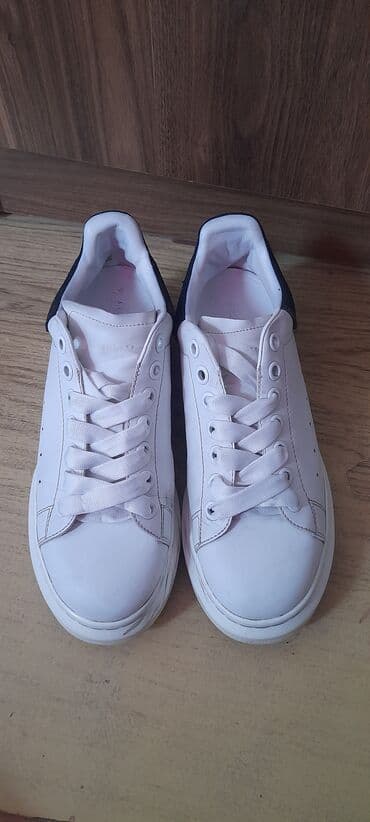 yaşıl krossovkalar qadın üçün: Ölçü: 38, rəng - Ağ, İşlənmiş — 2