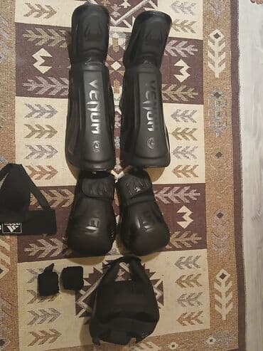 Qaçış trenajorları: Mübarizə idmanı üçün tam qoruyucu dəst Brendlər: Venum və Adidas — 2