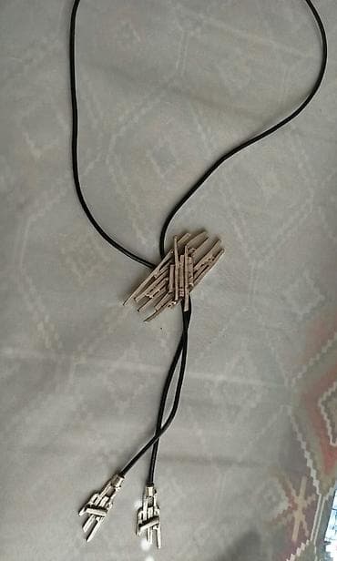 asma: Müasir dizaynda bəzək dəsti - Kolye 1: Qara dərişəkilli iplə — 1