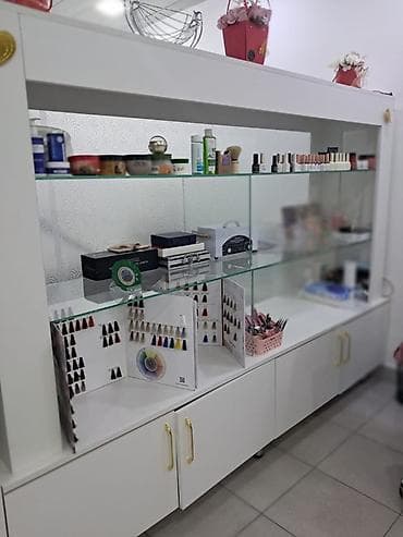 Açıq dolab vitrini, İşlənmiş, Ünvandan götürmə