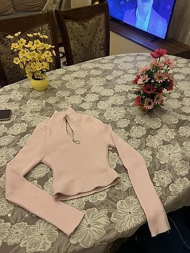 Sviterlər: Çəhrayı rəngli, uzunqol sviter. Sviter şaquli zolaqlı toxunma — 2