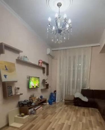 ev menzil: 28 May metrosunun tam yaxınlığında, şəhərin mərkəzində super təmirli — 1