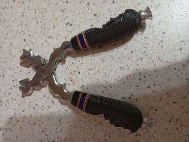 куплю грецкий орех: Metal əsaslı, qara rəngli oyma tutacaqları olan qozqıran. Tutacaqlar — 2