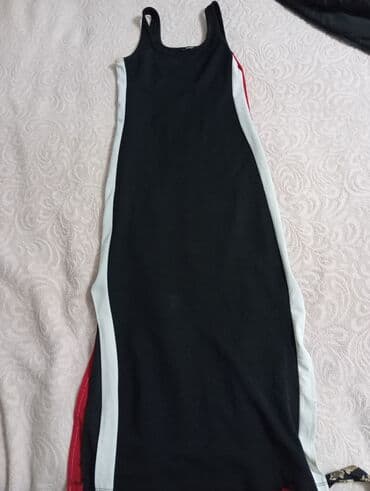 Kənarları yarıqlı don mağazadan baha alınıb az geyinilib S razmerdir