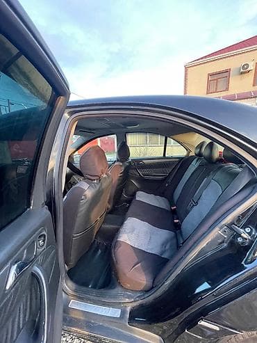 mersedes masin: Mercedes-Benz C-Class sedan - Kuzov: qara rəng, 4 qapı, yüngül — 2