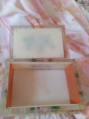 sandık: Akrildən dekorativ qutu – əl işinə bənzər gül motivləri ilə - — 3