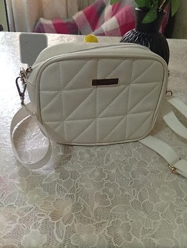 Ağ rəngli çiyin çantası - Rəng: ağ - Material: quilted (romb tikişli)