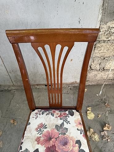 Stul yeni kimidir.Çox az istifadə edilib.Dördü də sağlamdır.Yüngül və — 4