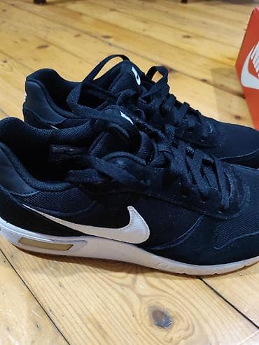Nike 42.5 təzədir istifadə olunmayıb orginaldir real alıcılara endirim — 2