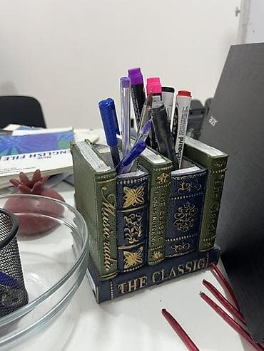 xətkeş: Masa üçün təşkilatçı dəst - Kitab formasında qələmqabı: Üç bölməli — 1