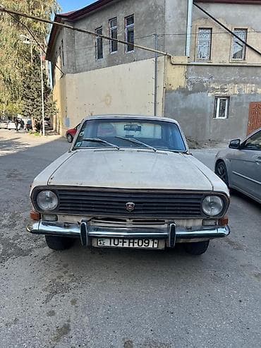 GAZ Volga 24 – klassik sovet sedanı Xüsusiyyətlər: - Kuzov: 4 qapılı