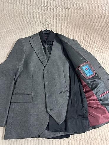 Kişi geyimləri: Təmiz və səliqəli qalıb. Uyğun kalustuk hədiyyə veriləcək. Yaz payız — 3