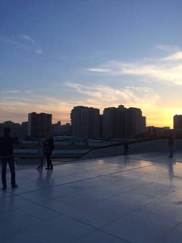 hezi aslanov evler: Nərimanovda, Heydər Əliyev Mərkəzində, Konfrans zalının yaxınlığında — 11