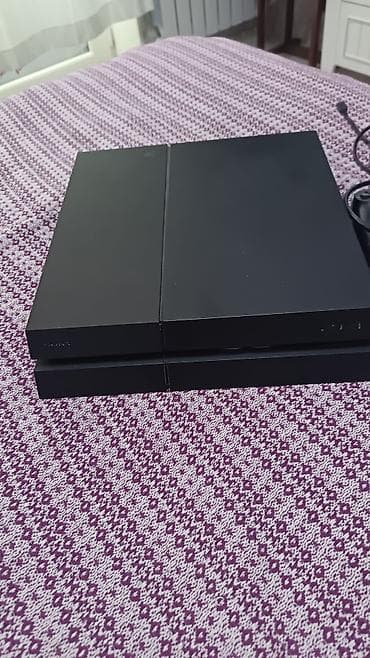 ps konsolu: Sony PlayStation 4 (PS4) – orijinal model (CUH seriyası) Komplekt: - — 2